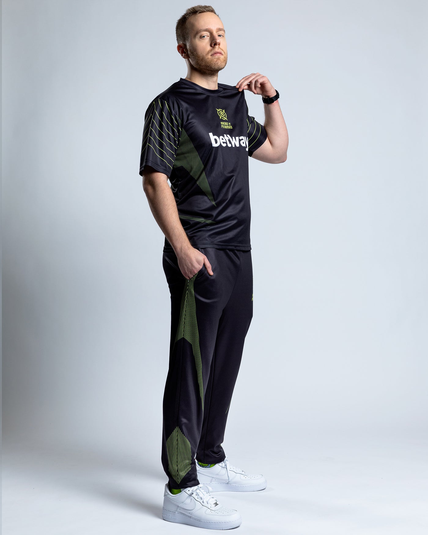 Shinobi Shozoku Jersey, a premium product from the Ninjas in Pyjamas merch shop. This stylish and performance-oriented jersey features the iconic Shinobi Shozoku design, making it a must-have for NIP fans who want to showcase their support for the  team in a fashionable and functional way during matches and events.